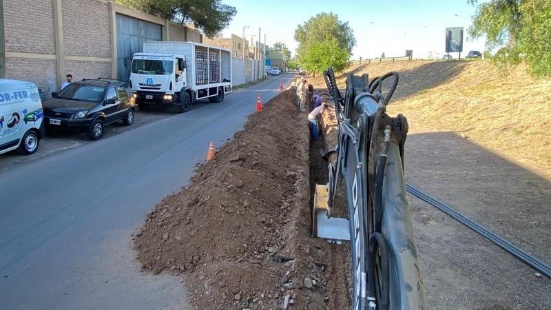 Instalación de fibra óptica- Servicio de Zanjeo - Acceso Sur Mendoza